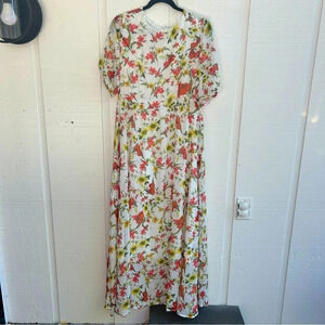 CottageCore Short Sleeve All Over Print Short Sleeve Floral White Maxi Dress / M